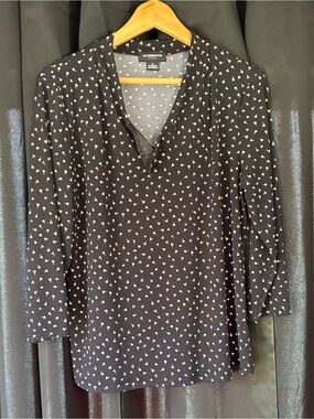 Liz Claiborne Tulip Blouse Black-White Flowers and Mini White Hearts Medium